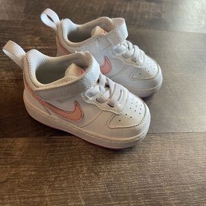 Baby girls Nike court borough